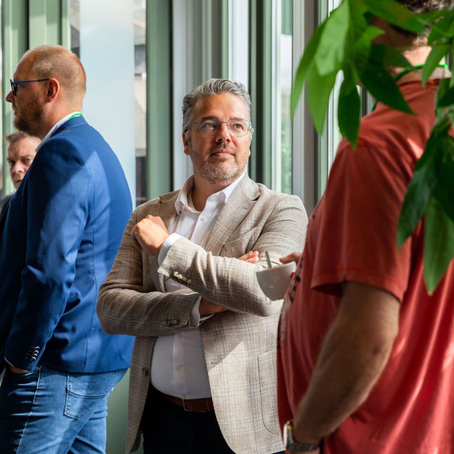 twee zakenmannen in gesprek