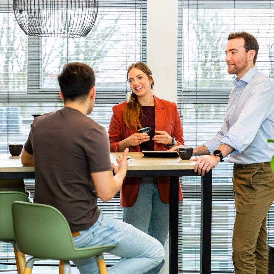 twee zakenmannen in gesprek